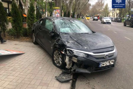 На проспекте Шевченко произошло ДТП: пострадал пассажир одного из авто и пешеход (фото, видео)