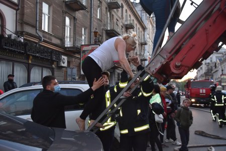 Эвакуированных во время пожара на Ланжероновской постояльцев отеля городские власти расселили в другие гостиницы 
