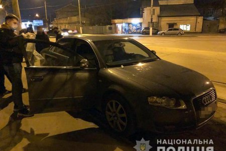Житель Одесской области с сообщником напал на киевлянина и отобрал пять миллионов гривен: чтобы скрыть преступление они пытались сжечь свое авто (фото, видео)