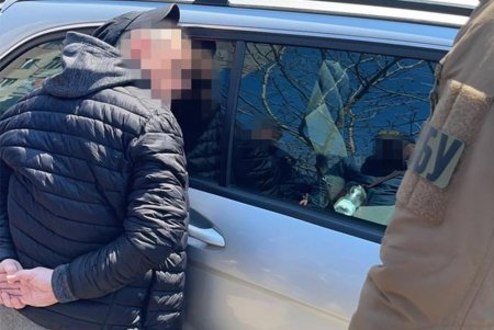 Одесский таможенник, наладивший схему получения взяток, задержан в момент передачи денег (фото)