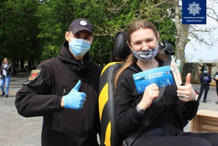 Одесситам предлагают почувствовать удар при ДТП: в городе установили симулятор для имитации аварии (видео)