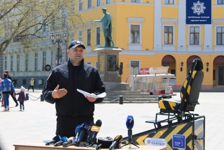 Одесситам предлагают почувствовать удар при ДТП: в городе установили симулятор для имитации аварии (видео)
