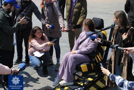 Одесситам предлагают почувствовать удар при ДТП: в городе установили симулятор для имитации аварии (видео)