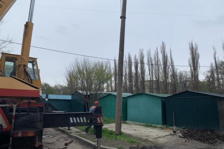 В Малиновском районе заменили электроопоры, а на Куликовом поле отремонтировали более 10 прожекторов (фото)