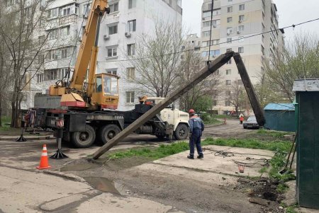 В Малиновском районе заменили электроопоры, а на Куликовом поле отремонтировали более 10 прожекторов (фото)