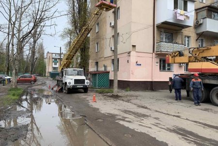 В Малиновском районе заменили электроопоры, а на Куликовом поле отремонтировали более 10 прожекторов (фото)