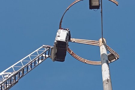 В Малиновском районе заменили электроопоры, а на Куликовом поле отремонтировали более 10 прожекторов (фото)