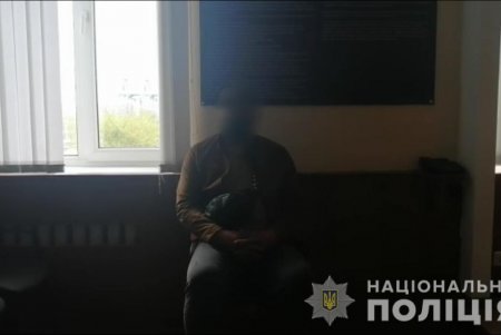 Подозреваемого в мошенничестве иностранца задержали во время попытки покинуть страну из Черноморска (фото, видео)