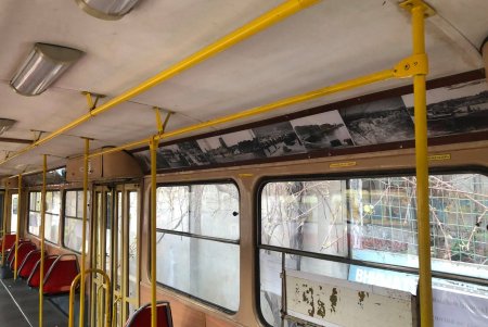 По Одессе курсирует трамвай-галерея с фотовыставкой, посвященной освобождению города от нацистских захватчиков (фото)