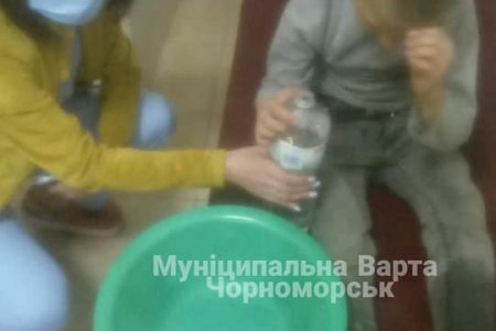Мужчина напоил девятилетнего мальчика водкой возле пляжа в Черноморске (фото, обновлено)