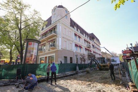 Мэр Одессы о благоустройстве Красного переулка: «Брусчатку начала XX века восстанавливают, а основание поднимают вровень с Дерибасовской» (фото)