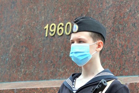 Старшеклассники одесских школ возобновили несение Вахты Памяти на Аллее Славы (фоторепортаж)