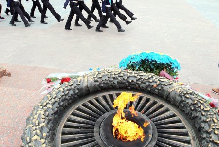 Старшеклассники одесских школ возобновили несение Вахты Памяти на Аллее Славы (фоторепортаж)