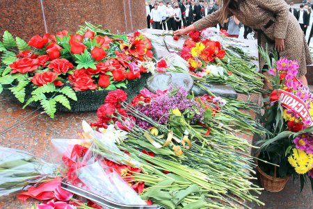 Старшеклассники одесских школ возобновили несение Вахты Памяти на Аллее Славы (фоторепортаж)