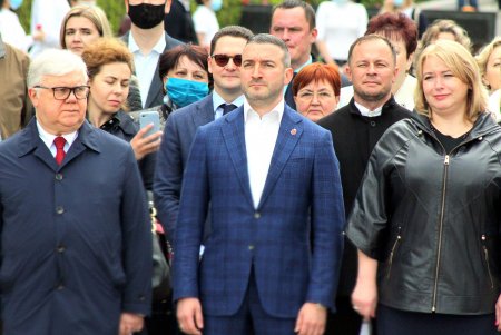 Старшеклассники одесских школ возобновили несение Вахты Памяти на Аллее Славы (фоторепортаж)