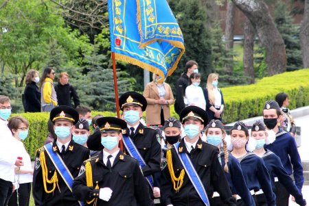 Старшеклассники одесских школ возобновили несение Вахты Памяти на Аллее Славы (фоторепортаж)
