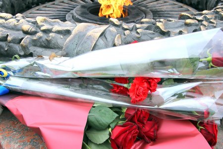 Старшеклассники одесских школ возобновили несение Вахты Памяти на Аллее Славы (фоторепортаж)