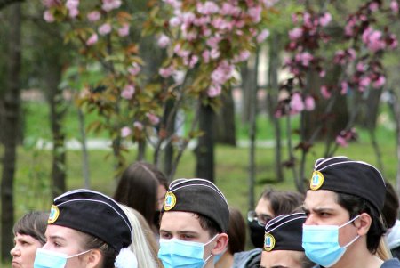 Старшеклассники одесских школ возобновили несение Вахты Памяти на Аллее Славы (фоторепортаж)