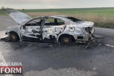 На трассе Одесса-Рени Lexus врезался в отбойник и загорелся: пассажира госпитализировали (обновлено)