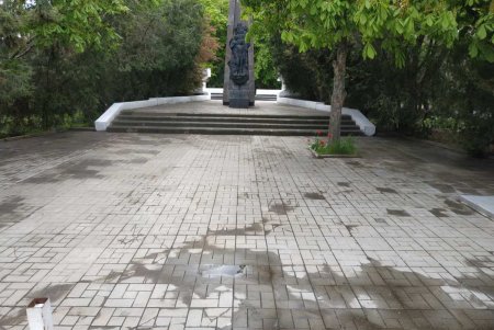 К 9 Мая в городе приводят в порядок памятники в честь Победы и героям войны (фото)