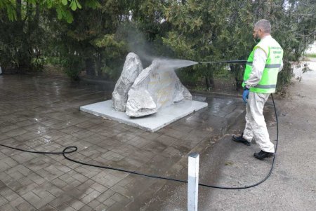 К 9 Мая в городе приводят в порядок памятники в честь Победы и героям войны (фото)