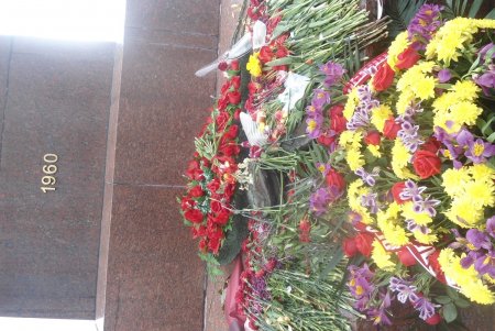 На Аллее Славы по случаю Дня памяти и примирения возложили цветы к памятнику Неизвестному матросу (фото)