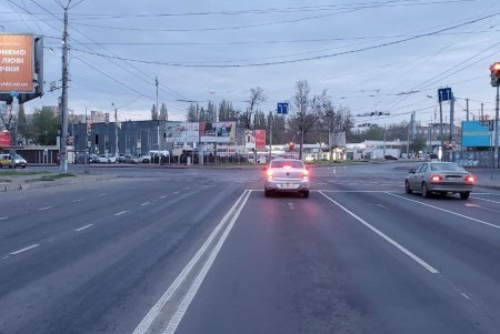 В Киевском районе на оживленном перекрестке изменена схема движения транспорта