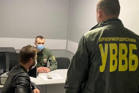 В одесском аэропорту гражданин Турции предложил пограничнику 200 долларов, чтобы пересечь границу