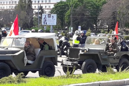 День Победы: сотни одесситов приняли участие в возложении цветов к стелле на площади 10 Апреля (фото)