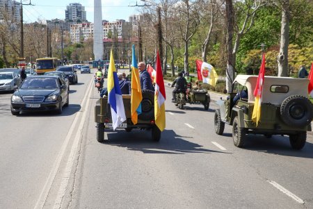 Одесситы празднуют 76-ю годовщину Дня Победы (фоторепортаж)