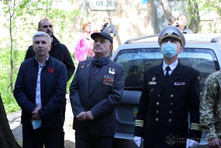 Под окнами 100-летнего ветерана Ивана Кулибабы играл военный оркестр (фото)