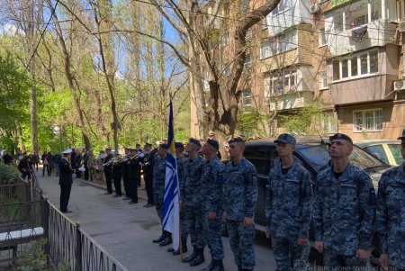 Под окнами 100-летнего ветерана Ивана Кулибабы играл военный оркестр (фото)