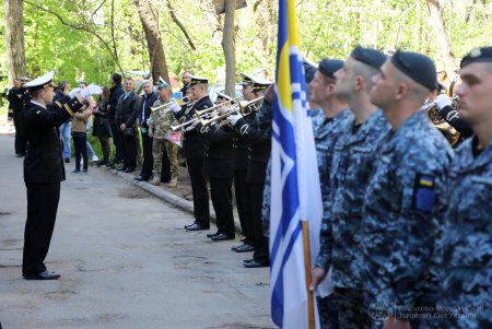 Под окнами 100-летнего ветерана Ивана Кулибабы играл военный оркестр (фото)