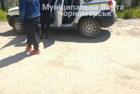 Полицейские Черноморска на заброшенной базе отдыха задержали мужчин с наркотиками