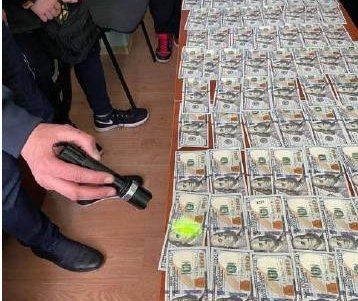 Одесский кардиохирург задержан при получении взятки в 11 тысяч долларов за бесплатную операцию на сердце (фото)
