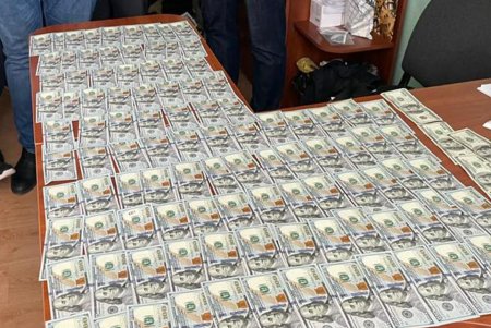 Одесский кардиохирург задержан при получении взятки в 11 тысяч долларов за бесплатную операцию на сердце (фото)