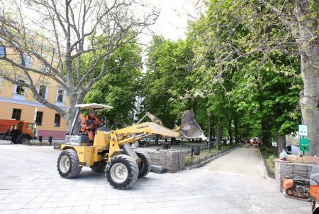 Главный одесский бульвар ремонтируют (фоторепортаж)