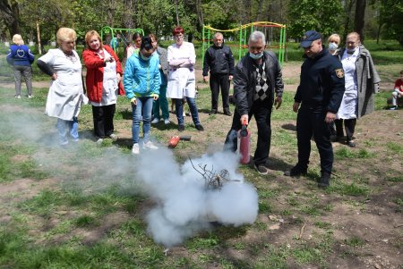 В детском санатории спасатели познакомили маленьких одесситов с правилами безопасности (фото)