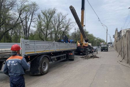 Коммунальщики заменили опоры наружного освещения в Малиновском районе (фото)