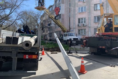 Коммунальщики заменили опоры наружного освещения в Малиновском районе (фото)
