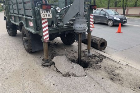 Коммунальщики заменили опоры наружного освещения в Малиновском районе (фото)