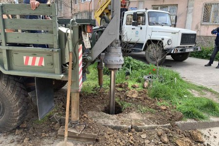 Коммунальщики заменили опоры наружного освещения в Малиновском районе (фото)