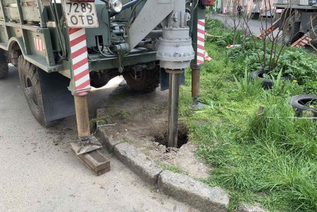 Коммунальщики заменили опоры наружного освещения в Малиновском районе (фото)
