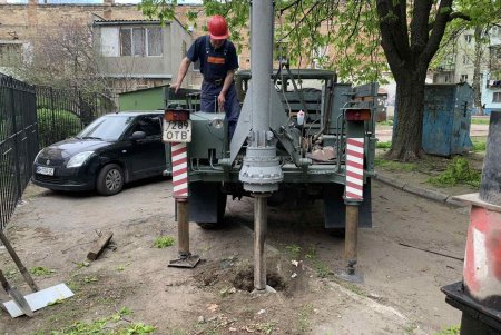 Коммунальщики заменили опоры наружного освещения в Малиновском районе (фото)