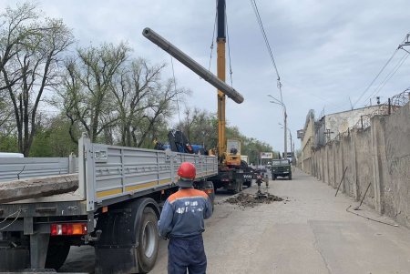 Коммунальщики заменили опоры наружного освещения в Малиновском районе (фото)