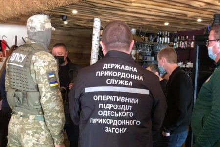 Трех иностранцев привлекли к ответственности за незаконную работу на одесских пляжах
