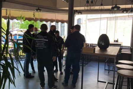 Трех иностранцев привлекли к ответственности за незаконную работу на одесских пляжах