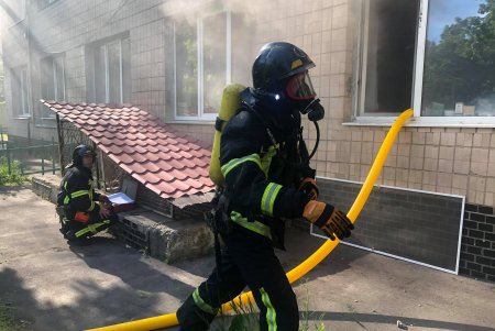 В больнице на Малиновского произошел пожар: 36 человек эвакуировали (фото)