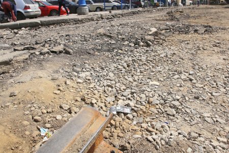 В ходе капремонта Преображенской демонтировали старые рельсы (фоторепортаж)