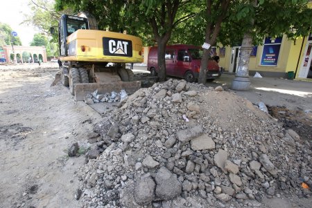 В ходе капремонта Преображенской демонтировали старые рельсы (фоторепортаж)